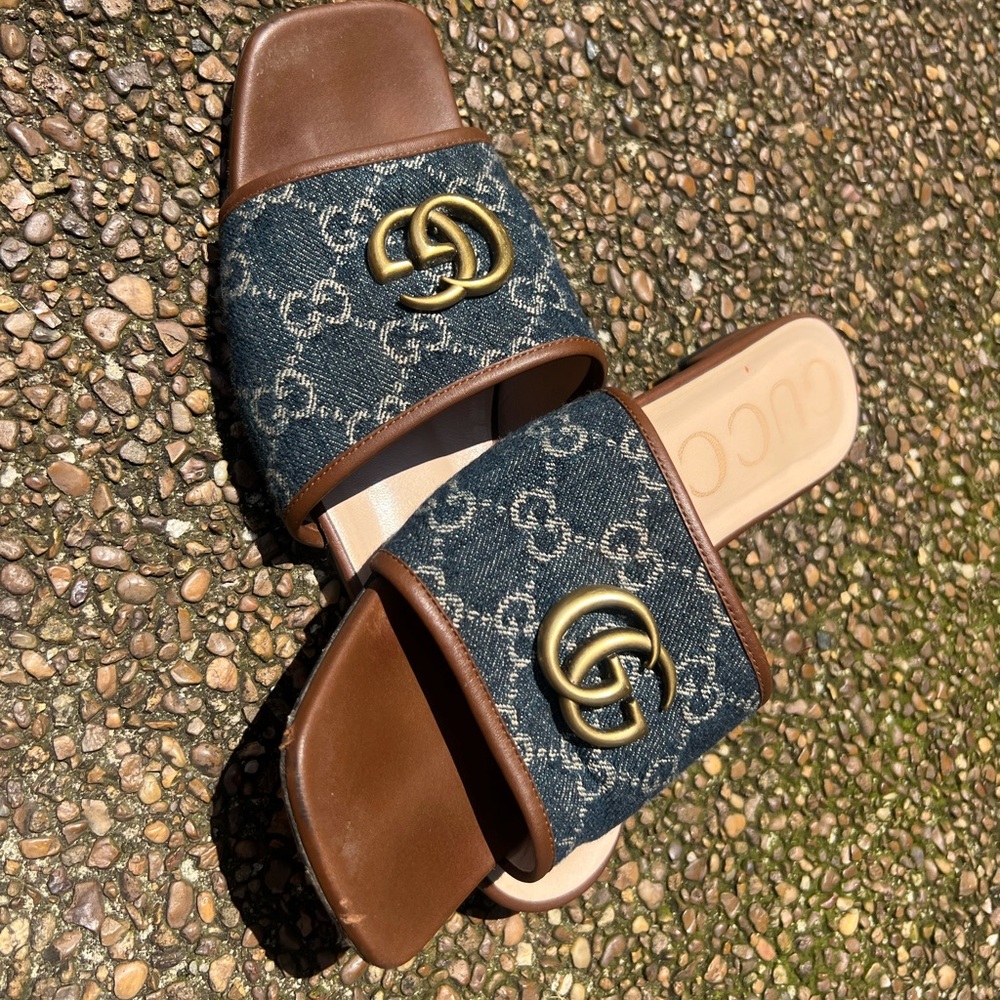 Authentic Gucci size 40 New Denim GG Delave/ Miri Soft Blue Tea/ Cuir Epilog